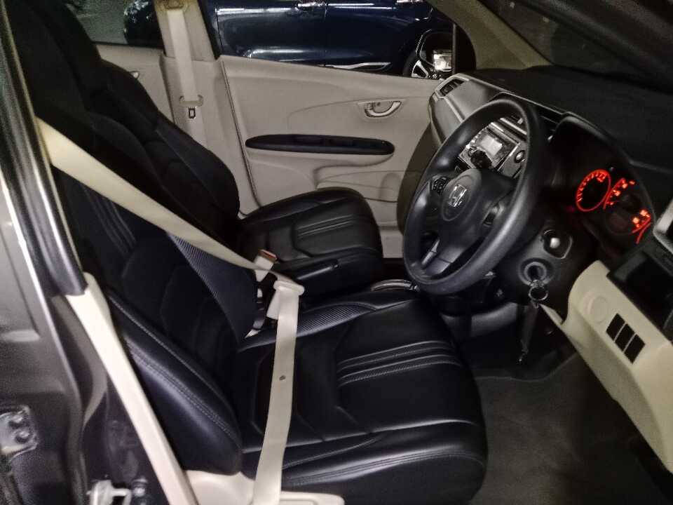 Foto Mobil Bekas Kabin Depan Honda Brio 1.2 Satya E tahun 2017