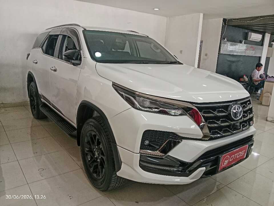 2023 Toyota Fortuner 2.8 4X2 VRZ - Foto 1 dari 6