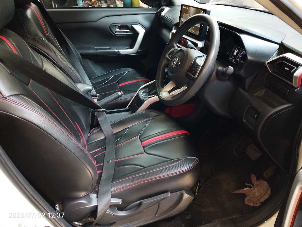 Foto Mobil Bekas Kabin Depan Toyota Raize 1.0 G tahun 2021