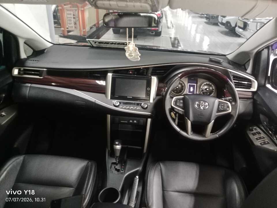 Foto Mobil Bekas Dashboard Toyota Kijang Innova 2.0 Venturer tahun 2017
