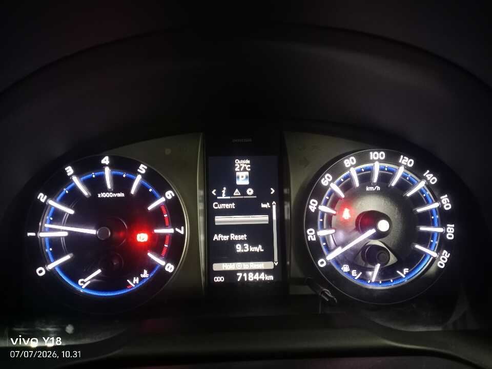 Foto Mobil Bekas Odometer Toyota Kijang Innova 2.0 Venturer tahun 2017