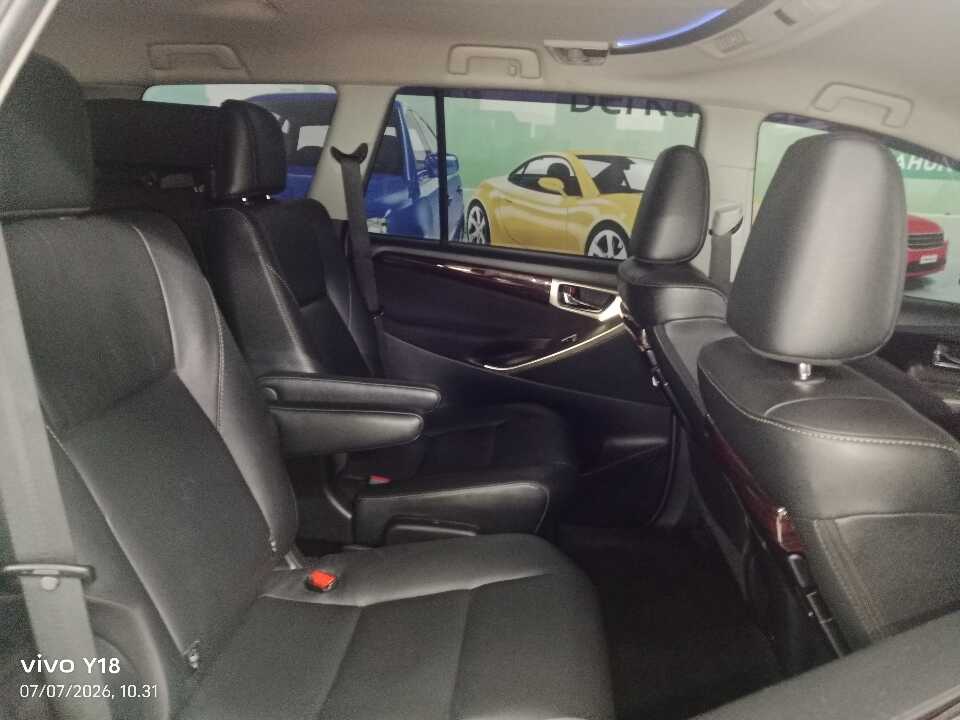 Foto Mobil Bekas Kabin Belakang Toyota Kijang Innova 2.0 Venturer tahun 2017