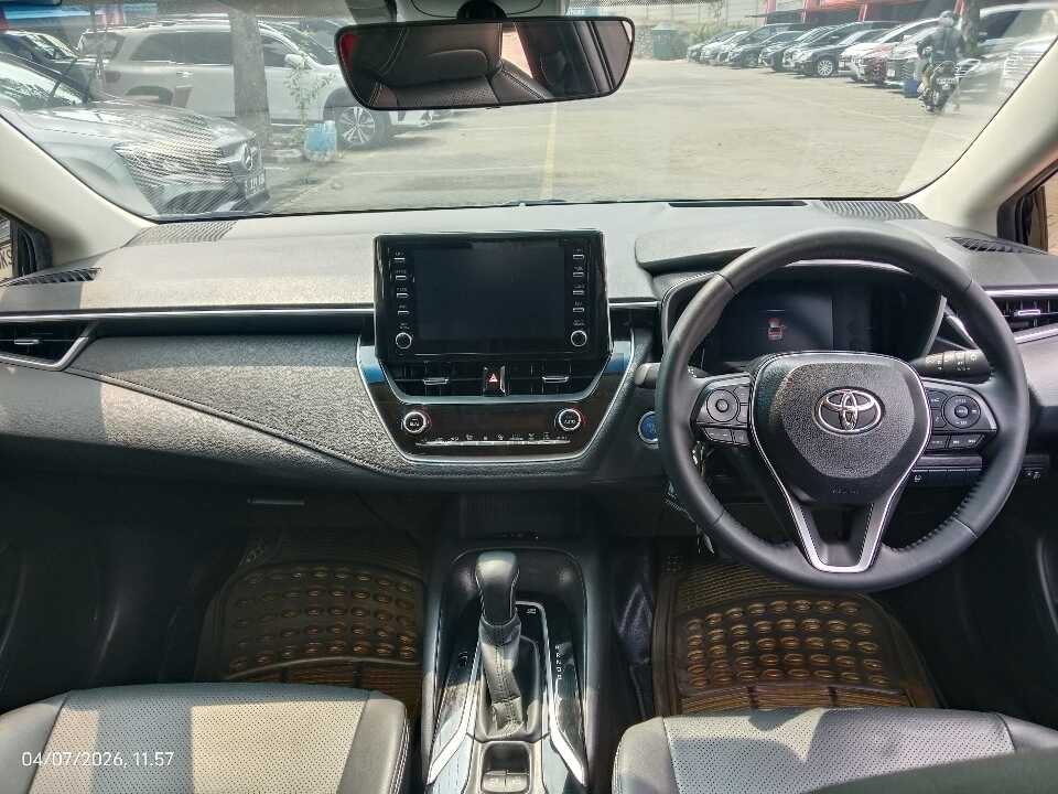 Foto Mobil Bekas Dashboard Toyota Corolla Altis HEV 1.8 HEV tahun 2020